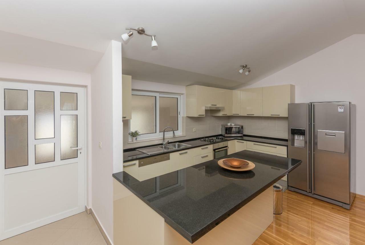 Apartments Naja Makarska Kültér fotó